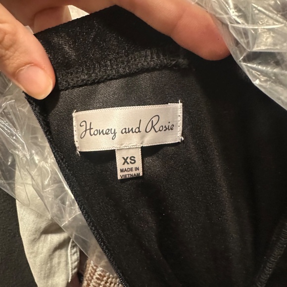 Honey & Rosie black velvet dress with slit & maroon feather trim - XS - Picture 4 of 7